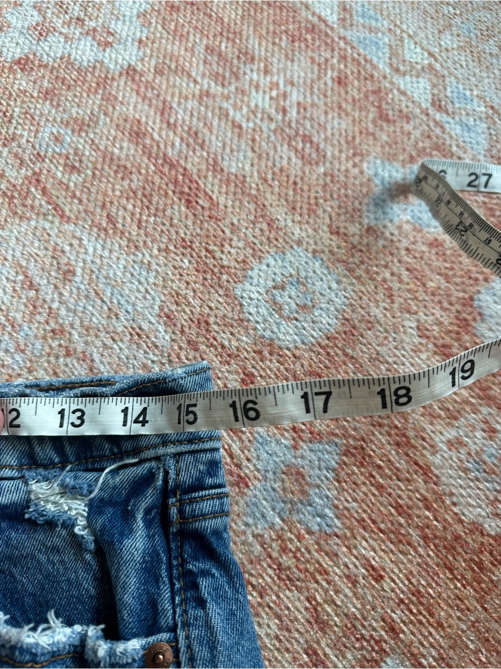 Abercrombie and fitch the mom short high rise size 29 or 8 medium wash denim - Picture 6 of 8